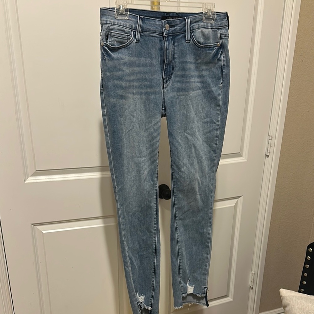 Judy Blue Ankle Cropped Blue Jeans with Distressed Detail size 27” inseam 32”